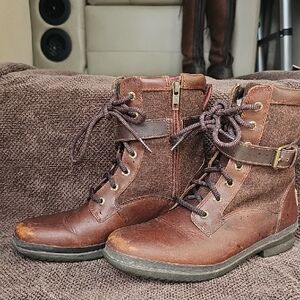 **EUC** Womens UGG Brown Lace Up, Side Zip Sz 8